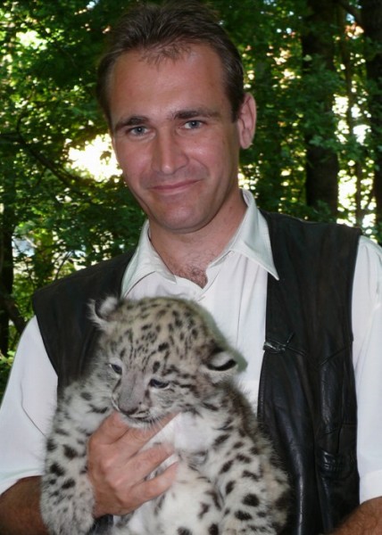 Veprik Róbert igazgató (2006 óta) Dr. Gősi Gábor mellett tanulta ki az állatkertészeti szakmát, gyűjteményi felügyelőként, majd igazgatóhelyettesként. 2006-ban vette át a Vadaspark irányítását, és folytatta a nagyívű fejlesztéseket, amelyek révén a Vadaspark egyre nagyobb népszerűségre tesz szert a közönség körében. A Magyar Állatkertek Szövetségének elnöke, a Technical Assistance and Animal Welfare Committee (EAZA) tagja.